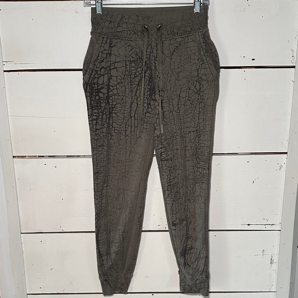 Lululemon Warm Down Jogger 7/8 Length Thread Dye Rover Black Size 4